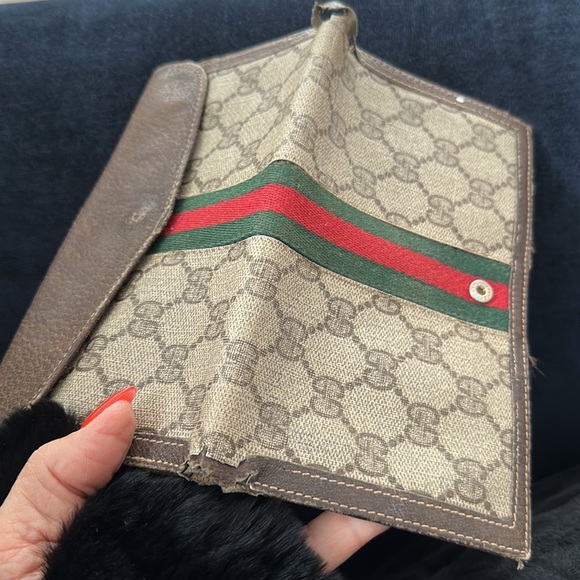 Gucci Long Wallet horrible condition, could be used for parts, or actual wallet - Picture 11 of 13